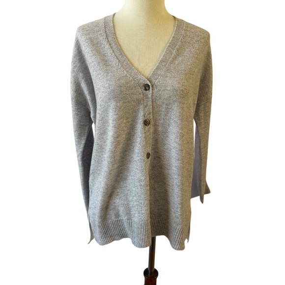 J MCLAUGHLIN ANNALYSE CARDIGAN NWT 100% CASHMERE LT GRAY PREPPY ACADEMIA LUXE M - Picture 2 of 10